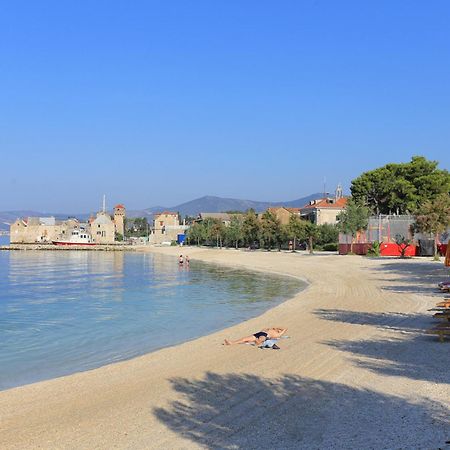 Apartments With A Parking Space Kastel Gomilica, Kastela - 21138 المظهر الخارجي الصورة