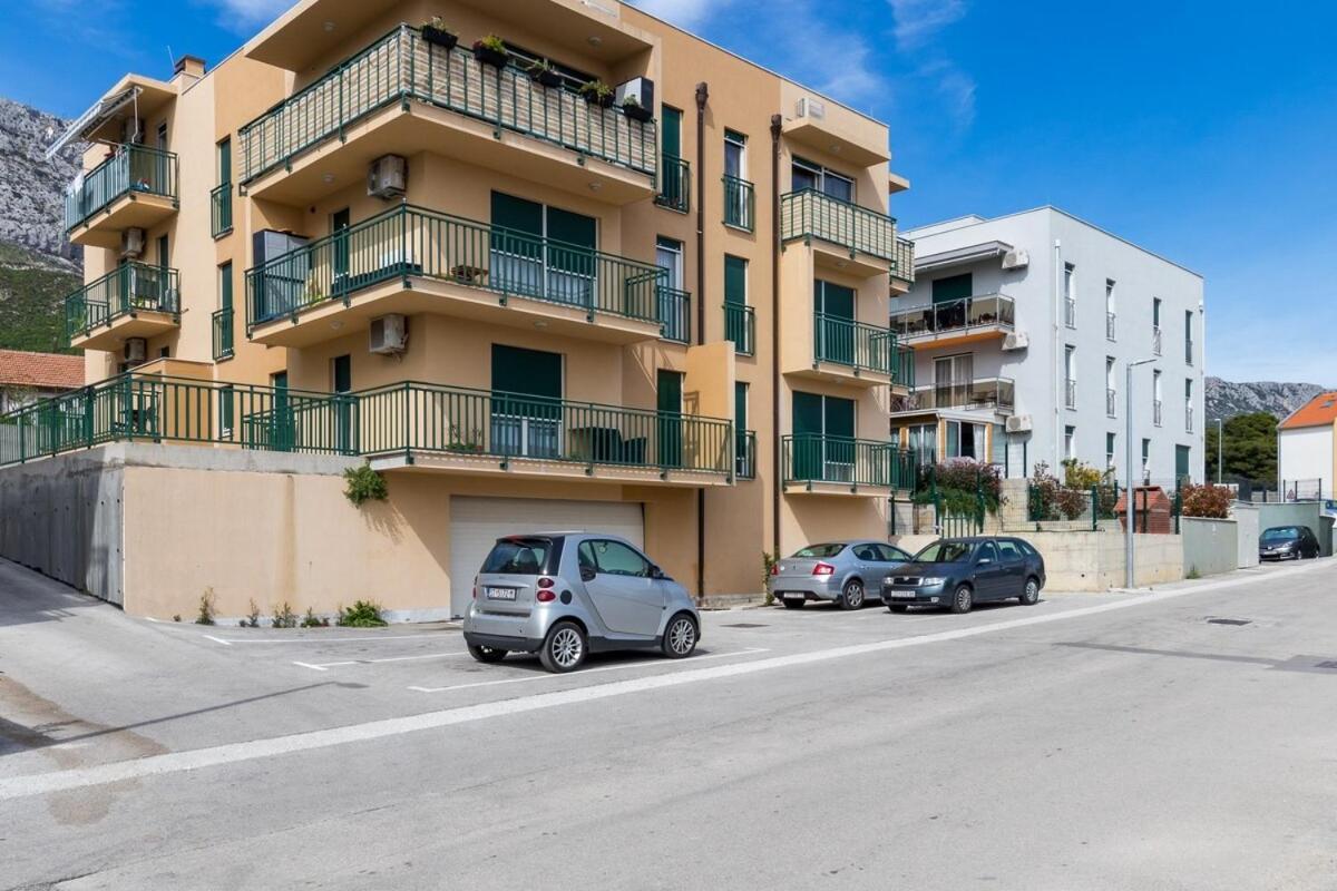 Apartments With A Parking Space Kastel Gomilica, Kastela - 21138 المظهر الخارجي الصورة