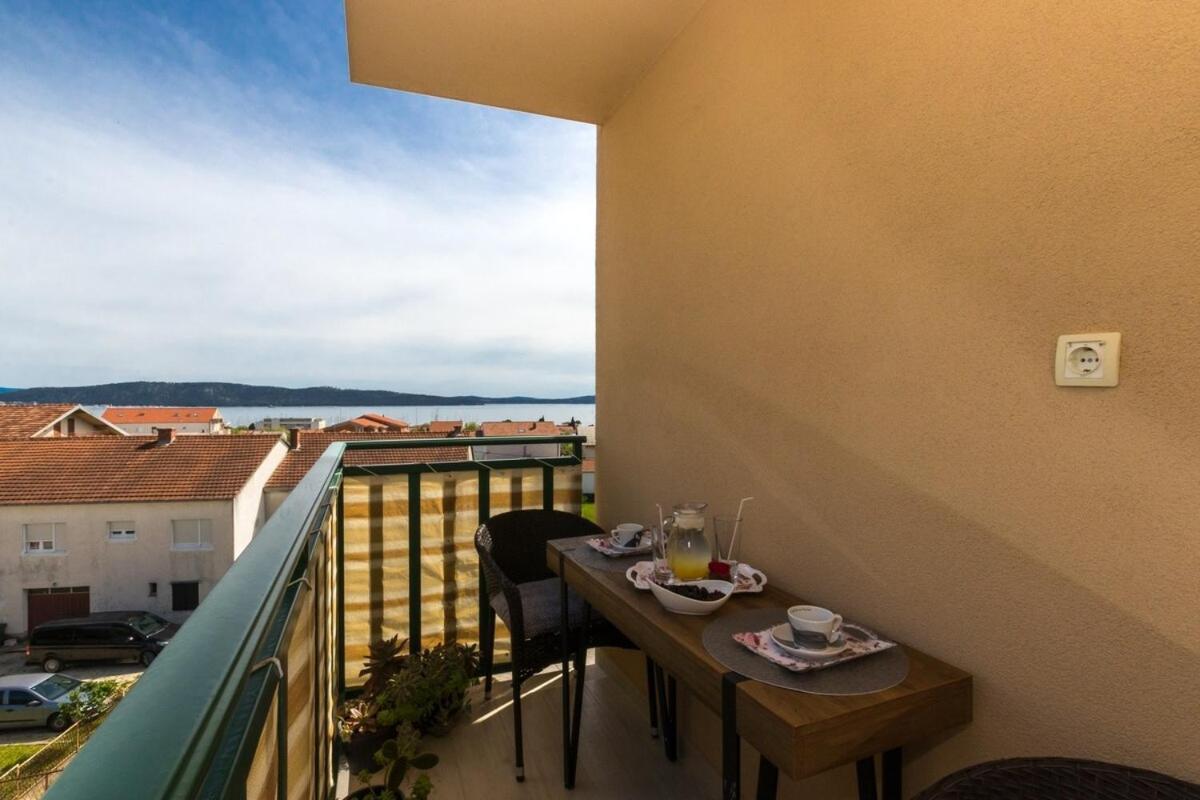 Apartments With A Parking Space Kastel Gomilica, Kastela - 21138 المظهر الخارجي الصورة