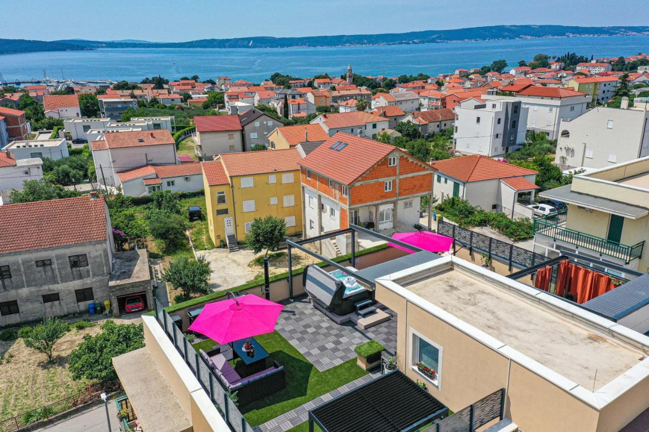 Apartments With A Parking Space Kastel Gomilica, Kastela - 21138 المظهر الخارجي الصورة